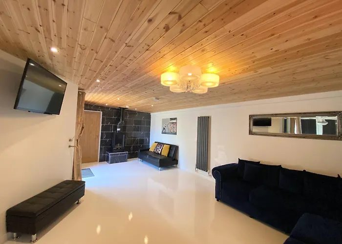 Hunters Hideaway-Hot Tub-Wiltshire-Groups