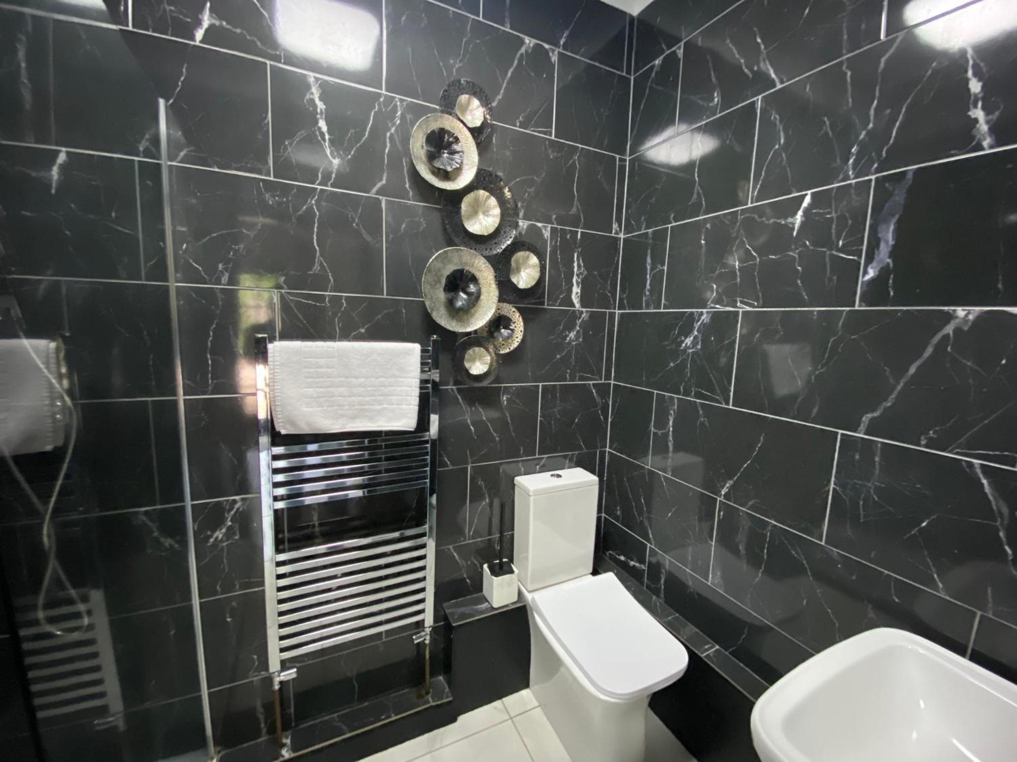 Hunters Hideaway-hot Tub-wiltshire-groups *