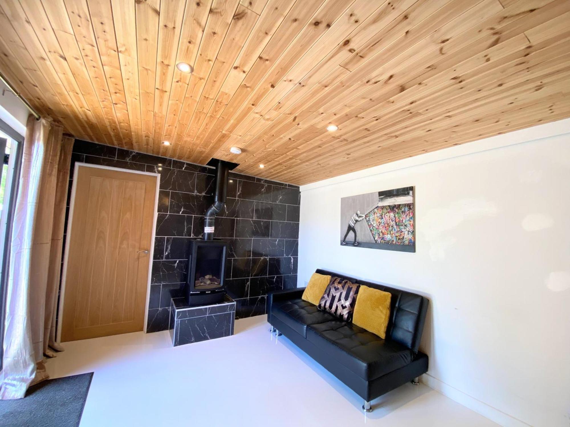 Hunters Hideaway-hot Tub-wiltshire-groups Warminster