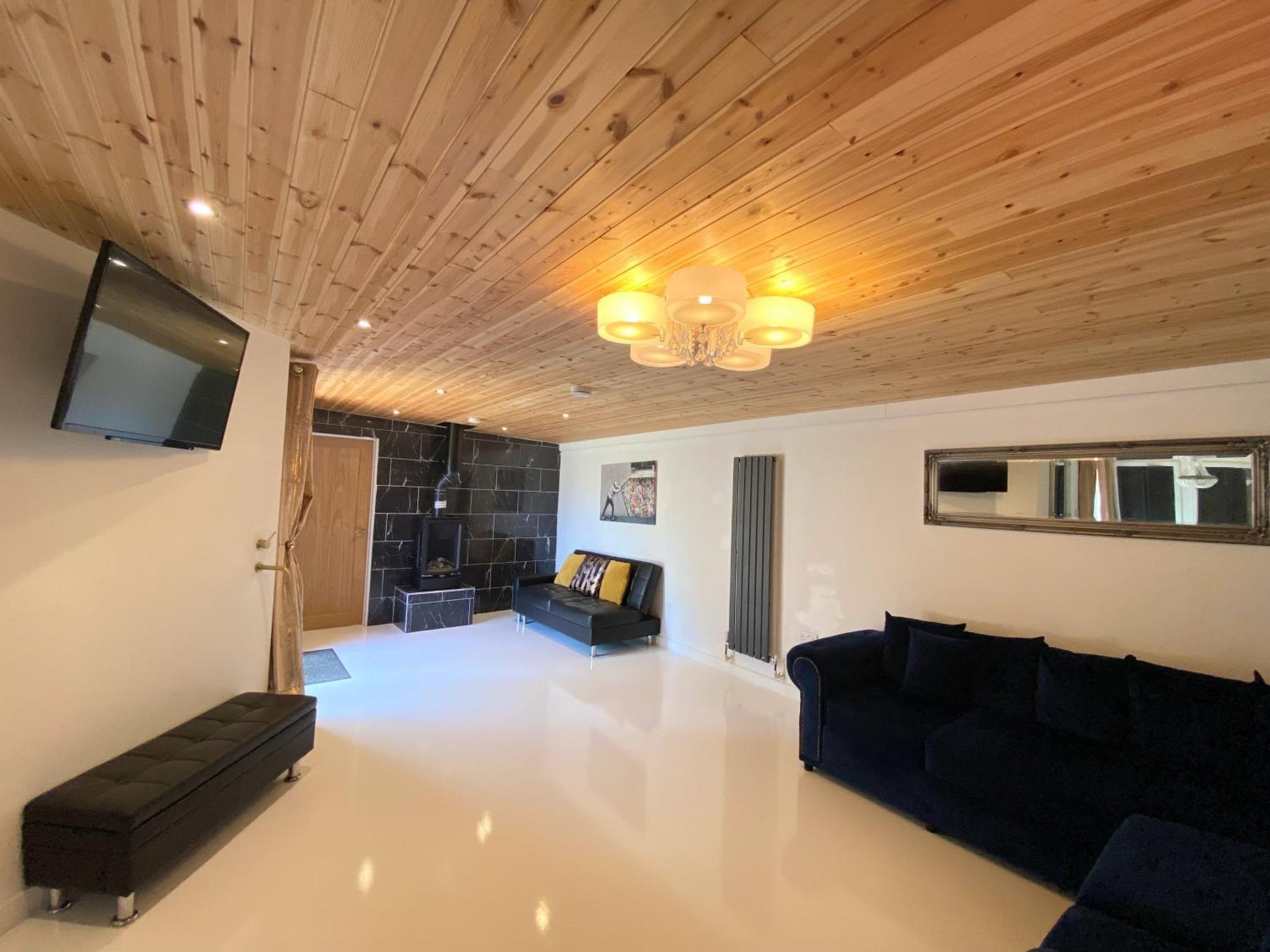 Hunters Hideaway-hot Tub-wiltshire-groups * Warminster