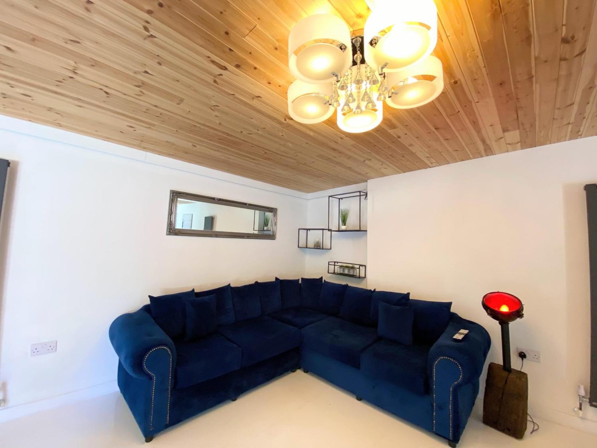 Hunters Hideaway-hot Tub-wiltshire-groups Chalet