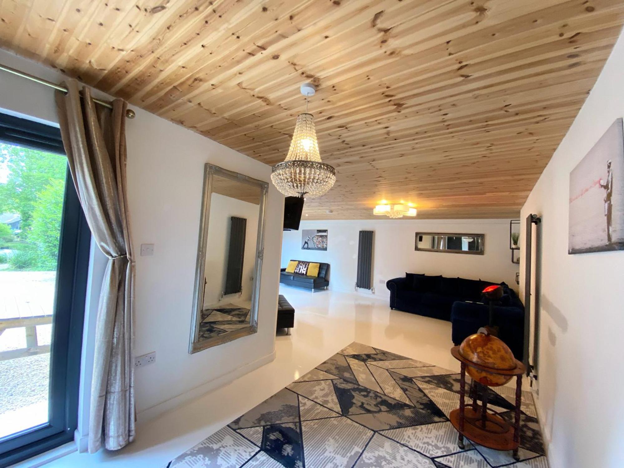 Chalet Hunters Hideaway-hot Tub-wiltshire-groups Warminster
