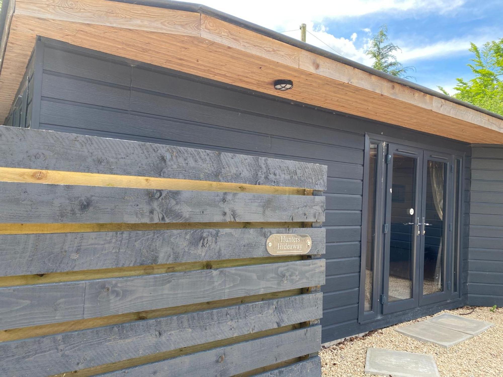 Hunters Hideaway-hot Tub-wiltshire-groups
