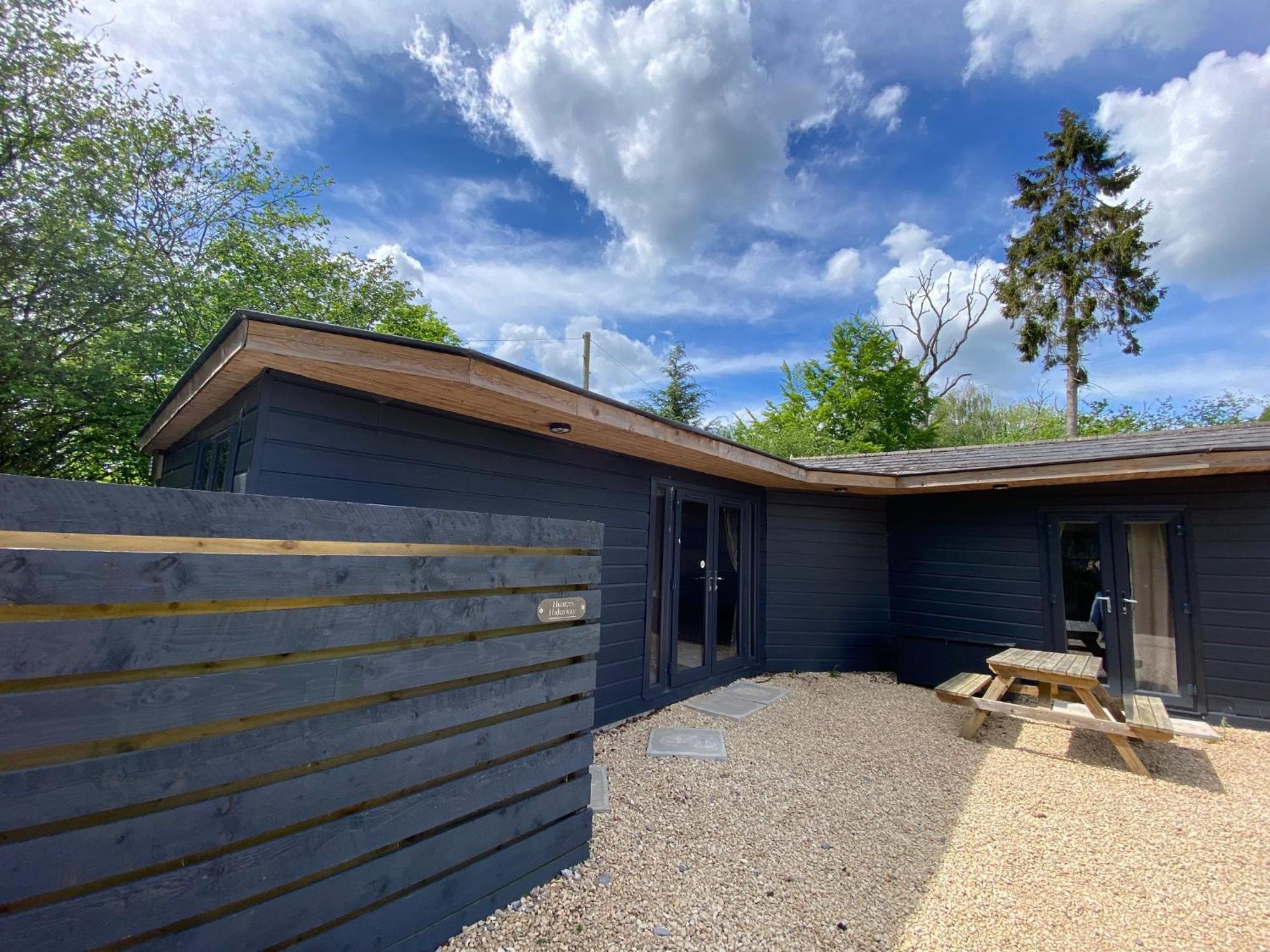 Hunters Hideaway-hot Tub-wiltshire-groups * Warminster