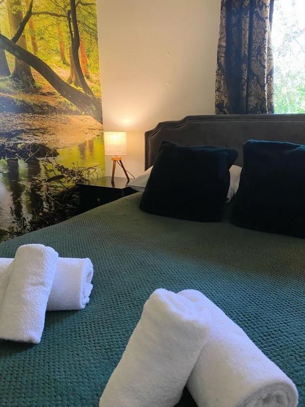 Hunters Hideaway-hot Tub-wiltshire-groups Warminster