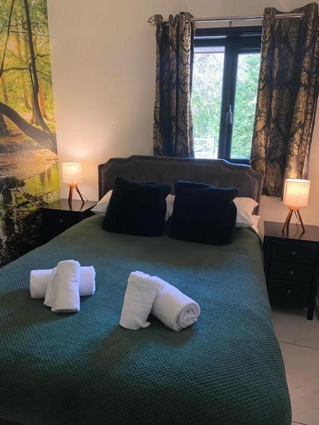 Hunters Hideaway-hot Tub-wiltshire-groups * Warminster
