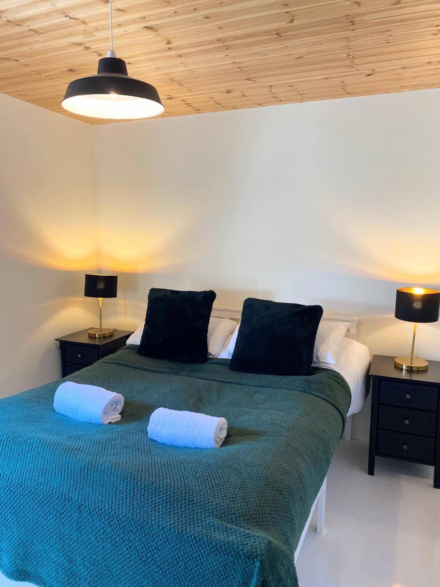 Chalet Hunters Hideaway-hot Tub-wiltshire-groups *