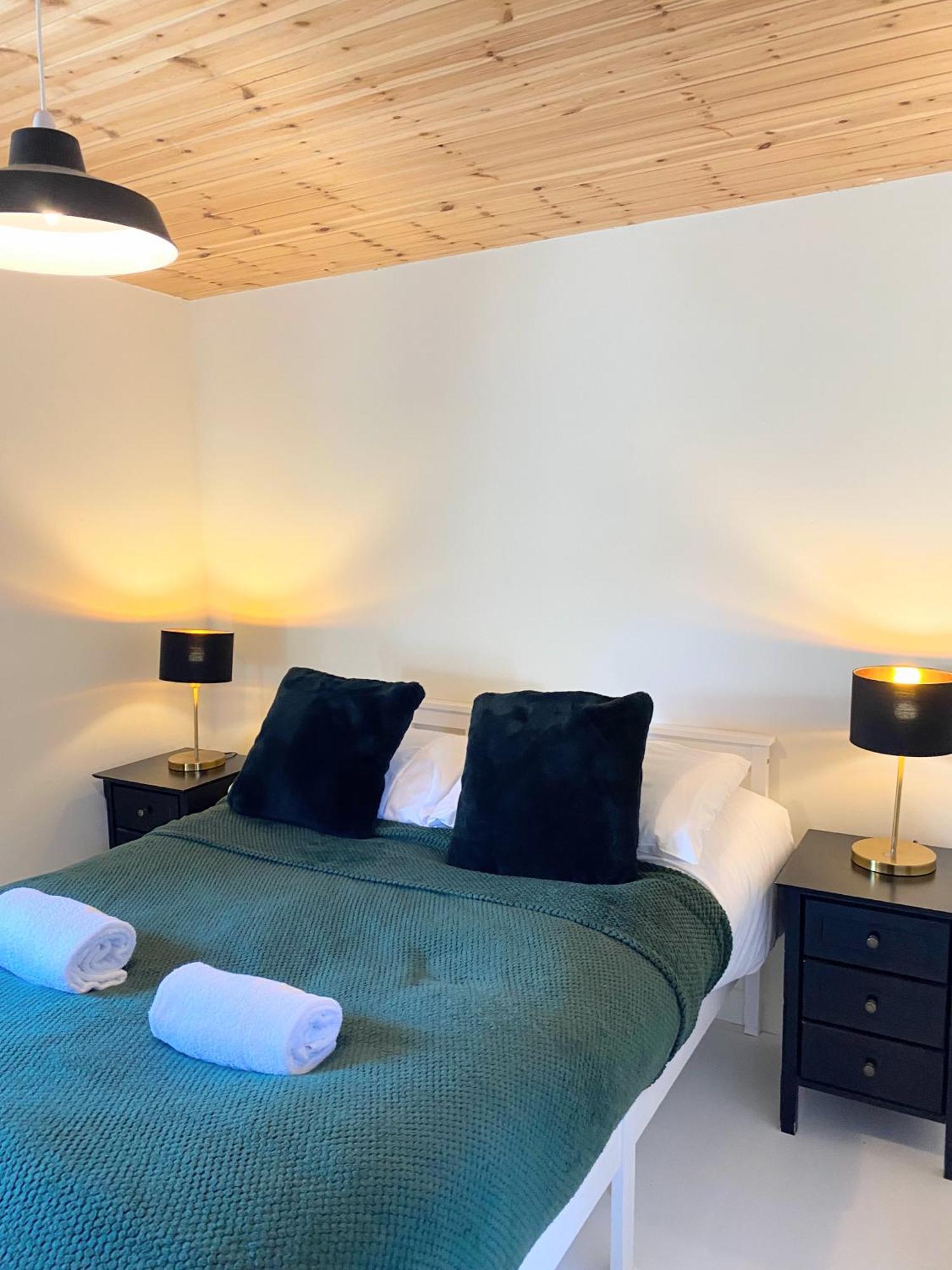 Chalet Hunters Hideaway-hot Tub-wiltshire-groups Warminster