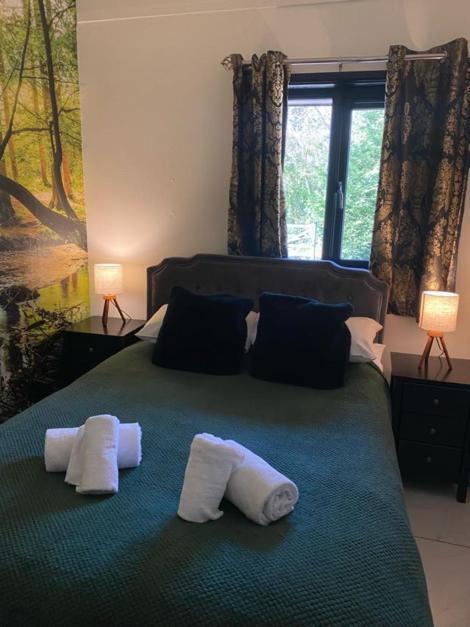 Hunters Hideaway-hot Tub-wiltshire-groups * Warminster