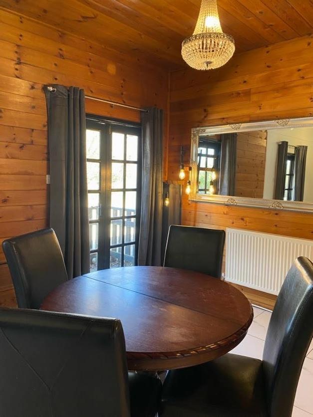 Chalet Hunters Hideaway-hot Tub-wiltshire-groups Warminster